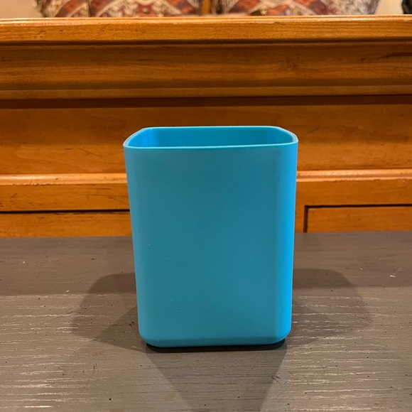 So Mine Blue Silicone Desk Pencil Holder - Picture 3 of 9
